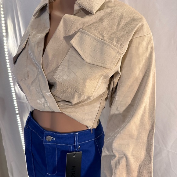 New NWOT Line & Dot Inspire Top in Bone
jacket top leather revolve cream - Picture 4 of 5